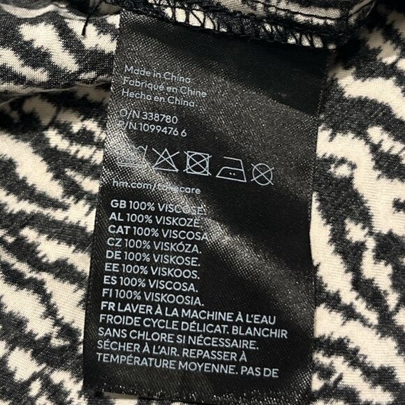 H&M Wrap Dress Size Small Nice Pattern Plunge Neckline Long Sleeves - Picture 12 of 14